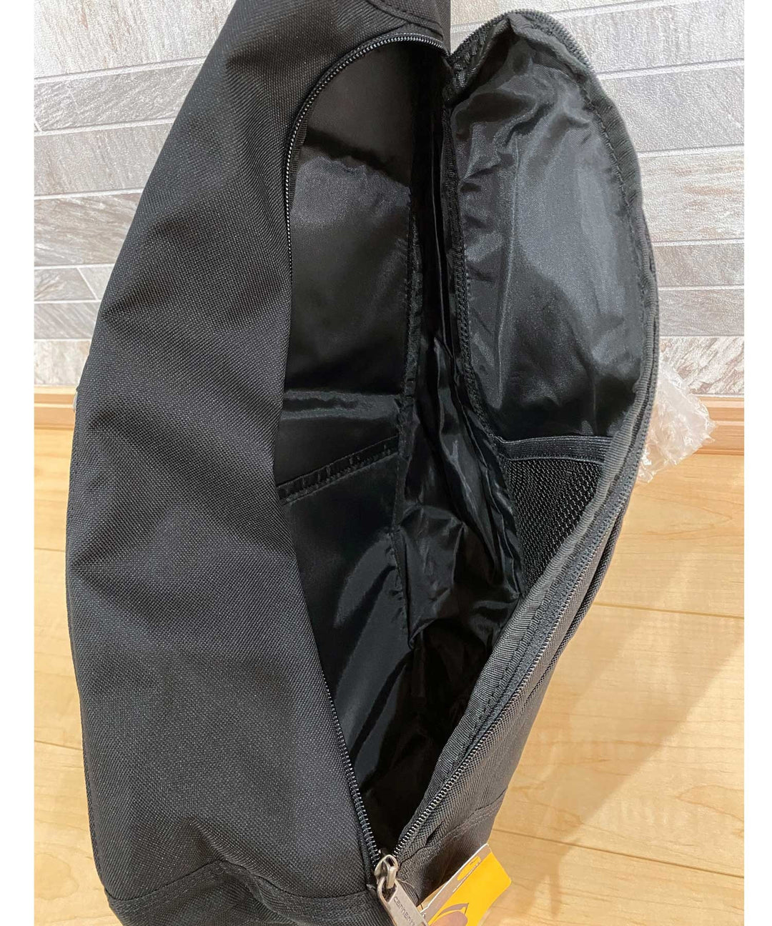 Carhartt ブラック スリングバッグ Amazon.com: Carhartt Sling Bag, Sling Crossbody Backpack