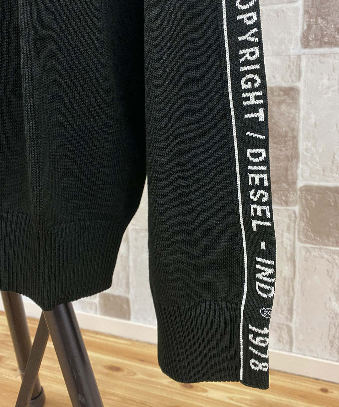 DIESEL ディーゼル ワイポイント刺繍 スリーブロゴニット セーター