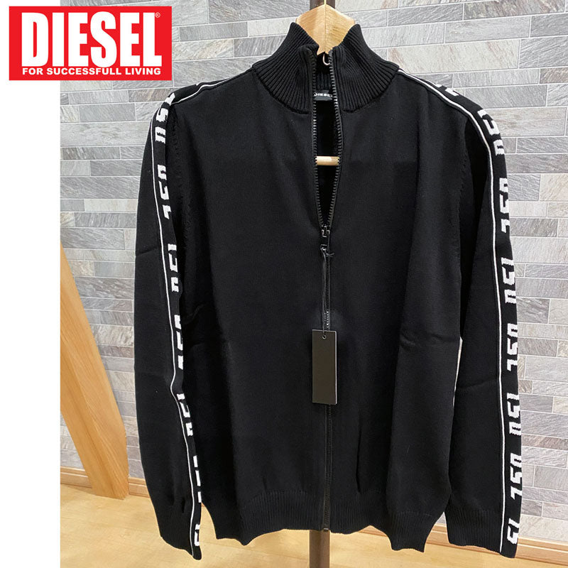 DIESEL ディーゼル 袖ロゴ ライン スタンドネック ニット